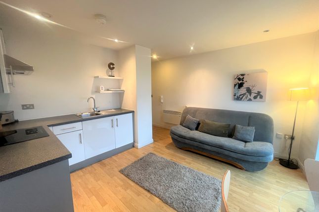 Studio flat on 220, One Brewery Wharf, Leeds, £750/mo