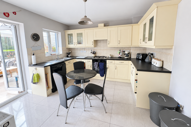 14, Parc Nant Y Felin, Ammanford photo 4