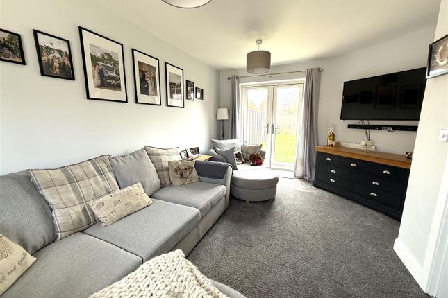 21, Robinson Way, Rugeley photo 2