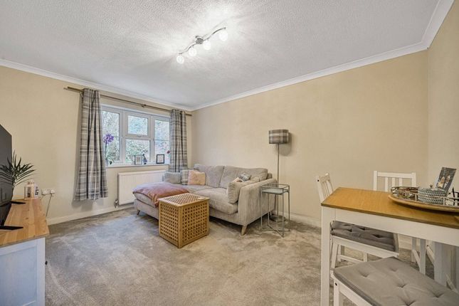 2, Felthorpe Close, Reading photo 2