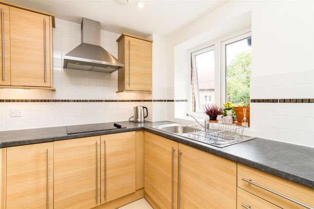 22 Foxmead Court, Meadowside, Pulborough photo 2