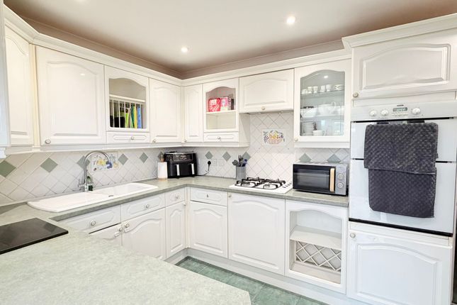 14 Cheviot Drive, Southampton photo 4