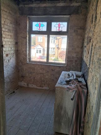 58 Parkwood Road, Isleworth photo 5