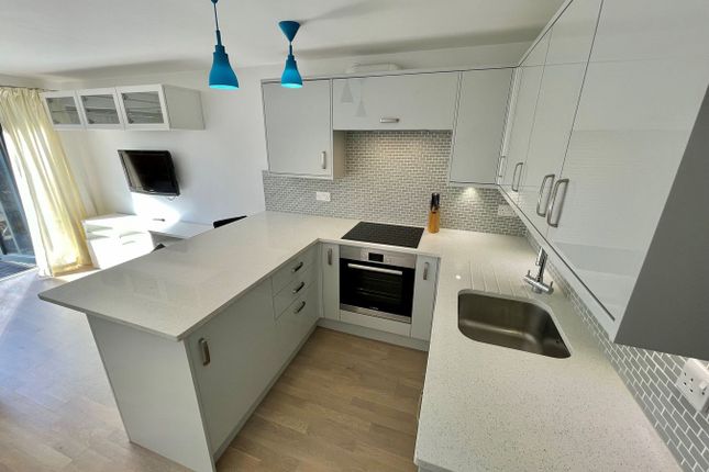 9A, Band Lane, Egham photo 3