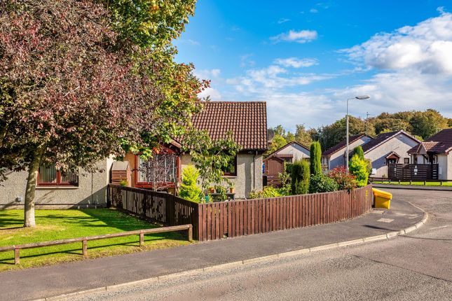2-bed bungalow on 17 Gifford Court, Glenrothes, £138,000