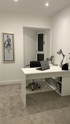 Flat 12,, Heathland House, Ickenham photo 3