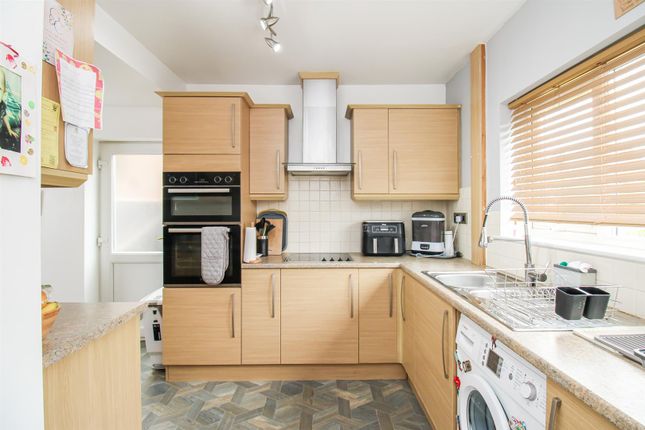 143, Kettlethorpe Road, Wakefield photo 4