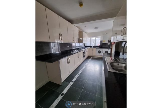 Lyncroft Avenue, Lyncroft Avenue Room, Pinner photo 4