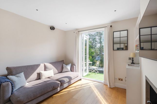 Flat Flat 3, 139, New Kings Road, London photo 3