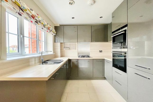 15, Churchill Court, Dunton Green photo 4