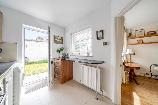 9, Wolsey Grove, Esher photo 4
