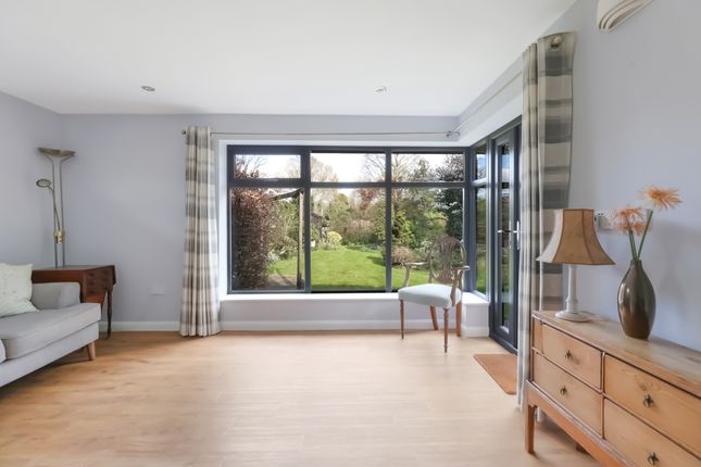 5, Woodroyd Avenue, Surrey photo 4