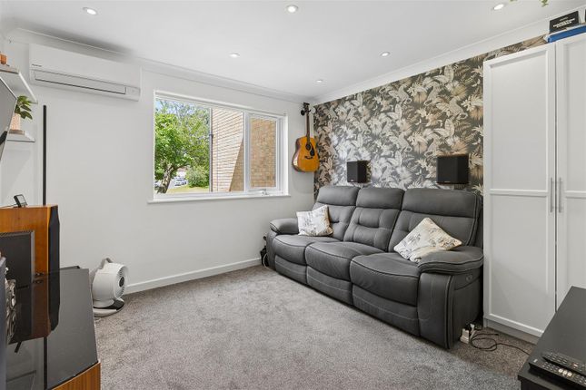 21, Riversdale, Gravesend photo 2
