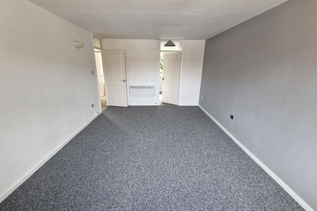 Maisonette to rent in Lomas Drive, Northfield, Birmingham