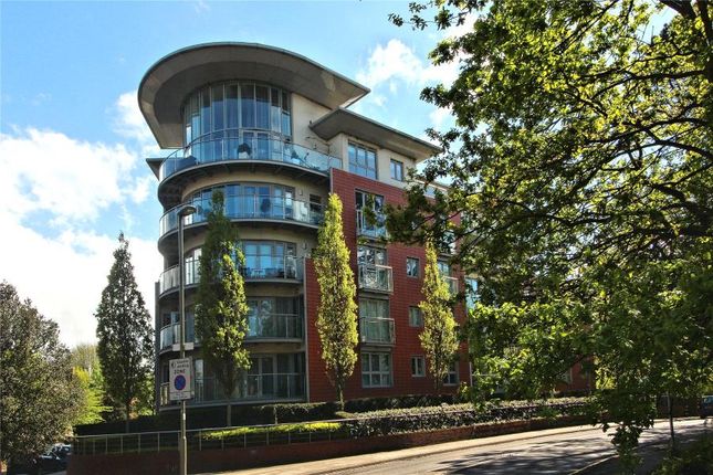 Flat to rent in Constitution Hill, Woking