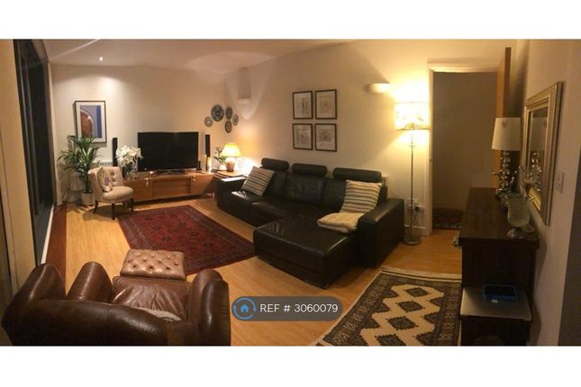 Flat, Elektron Tower Blackwall Way, London photo 2