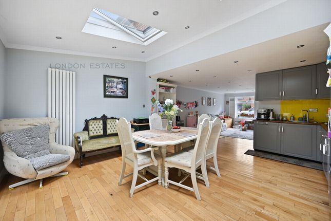Thumbnail Terraced house for sale in Oliver Close, Chiswick
