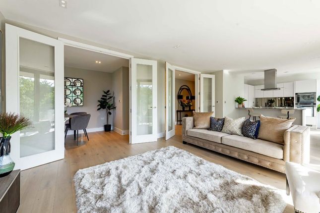Flat 6, Bishops Wood Court, 29, Aylmer Road, London photo 2