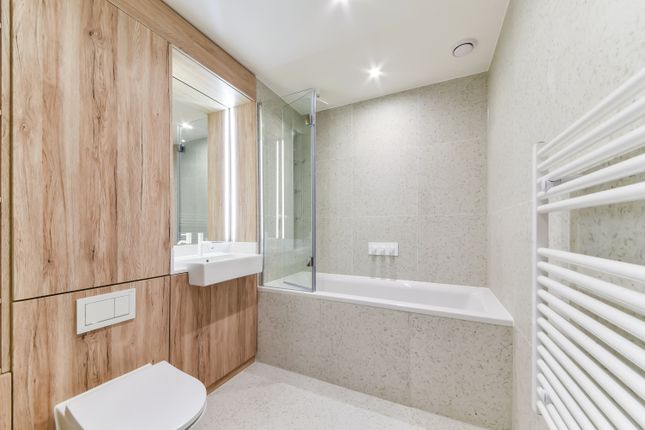 Flat to rent in The Jacquard, Silk District, Whitechapel