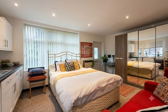 17, Orville Drive, Manchester photo 5