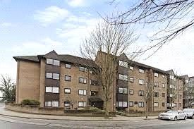 Flat for sale in Whytecliffe Road South, Purley