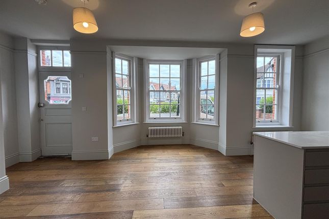 Flat 3, The Old Station, 57 Claremont Road, Westcliff-On-Sea photo 3
