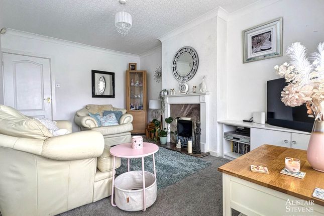 4, Mendip Close, Oldham photo 4