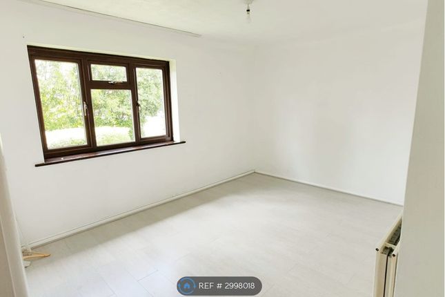 Flat, Bookerhill Road, High Wycombe photo 2