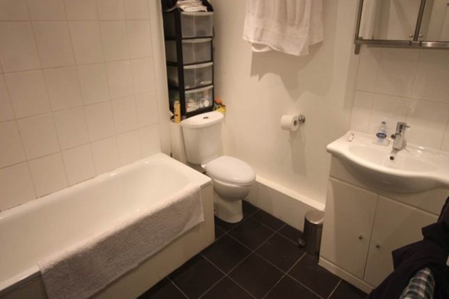 Flat 2, Lazer House, East Ham photo 5