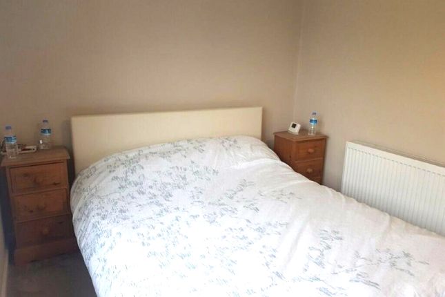 Thumbnail Flat to rent in Victor Close, London