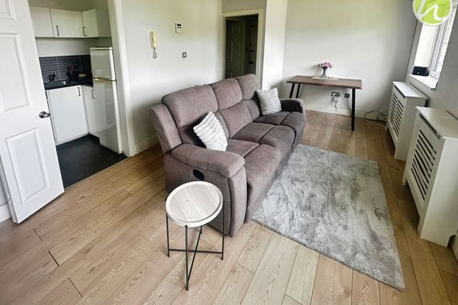 Flat 5, Runnymede Court, Stanford-Le-Hope photo 2