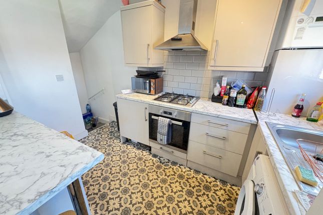Room 1, 6, Woodside Terrace, West Yorkshire photo 5