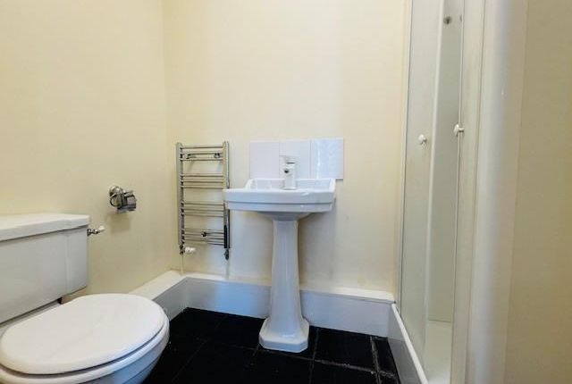 af, Yew Tree Road, Slough photo 4