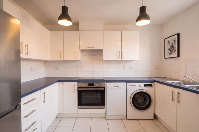 Flat 519, 101 Blackwall Way, London photo 3