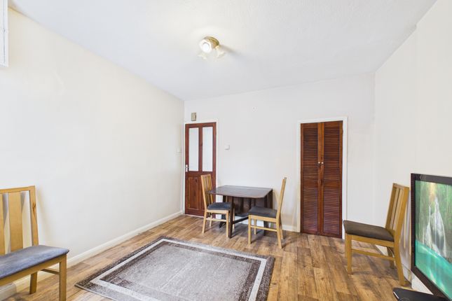 21 Upper Green Street, High Wycombe photo 3