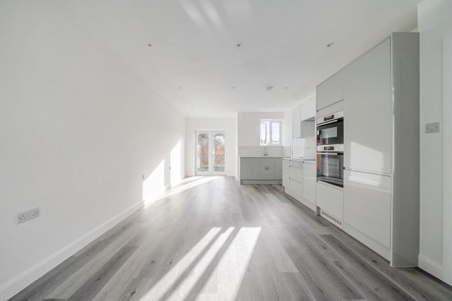 8A,, South Park Crescent, London photo 3