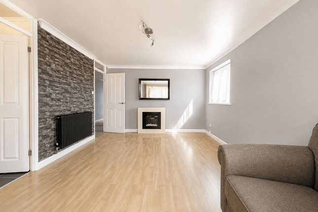 19, Lupin Drive, Chelmsford photo 2