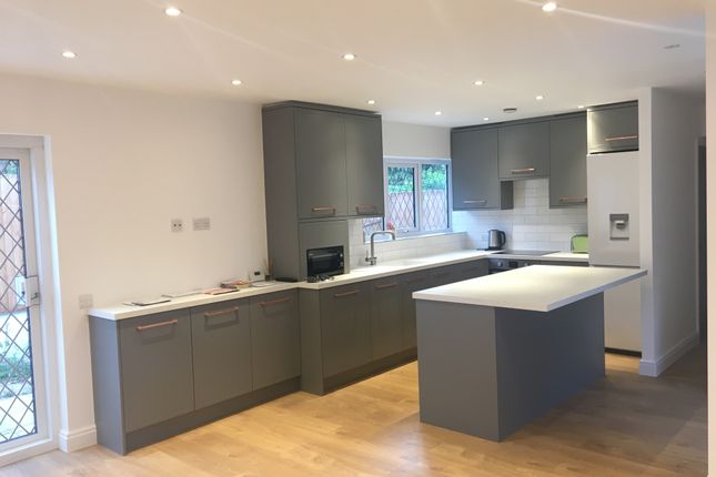 17, Wood Lane, Woodford photo 2