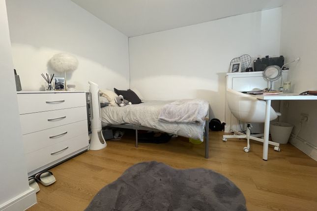 16, Flora Street, Cardiff photo 4