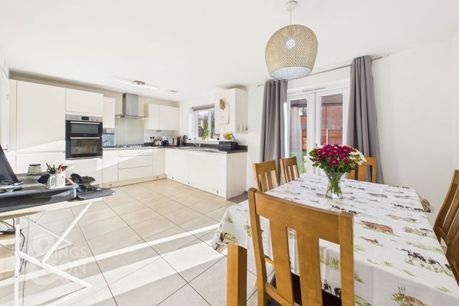 14 Robin Grove, Wymondham photo 2