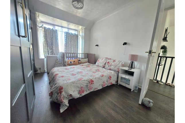 91, Stratton Road, Swindon photo 4