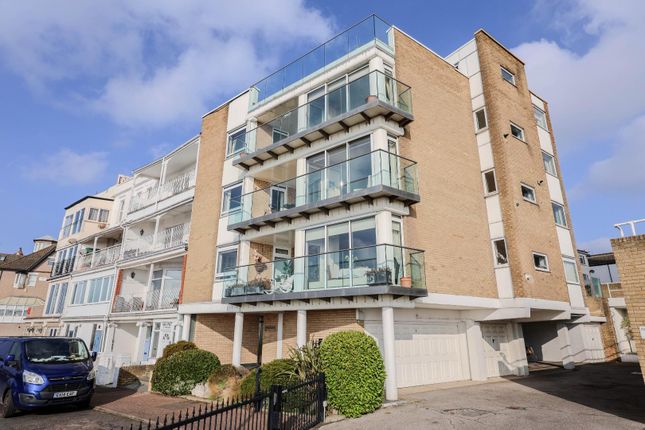 The Leas, Westcliff-On-Sea photo 3