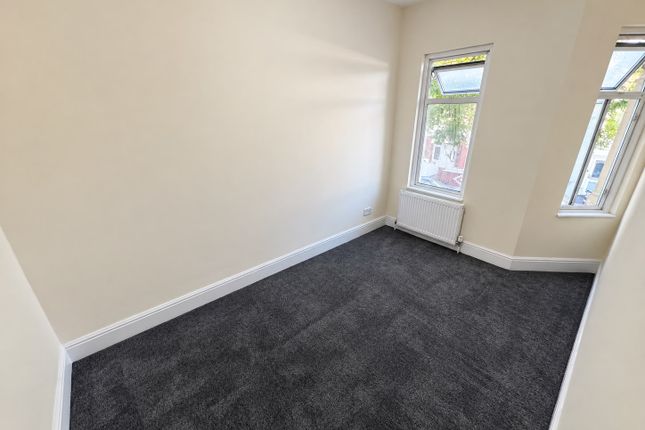 16, Oswald Road, SOUTHALL photo 4