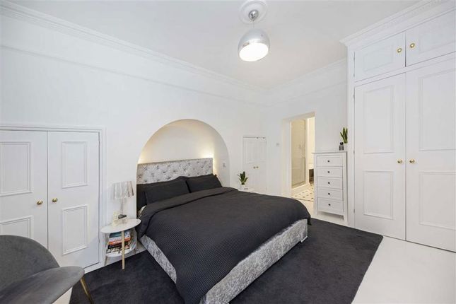 Flat 2, 4, Queen's Gate Terrace, London photo 4