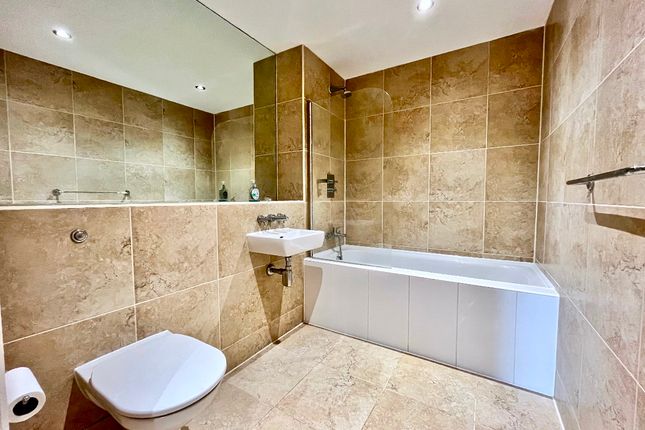 Apt 1003 Wicker Riverside, Sheffield photo 3