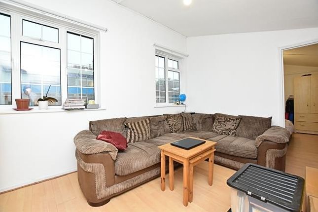 Thumbnail Flat to rent in Chase Side, Southgate