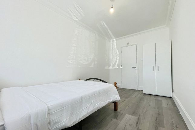 Room 1, 69, Goodwood Avenue, Enfield photo 3