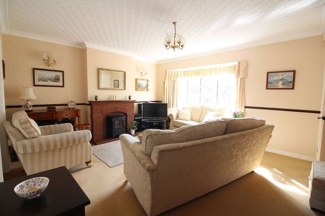 16, Grasmere Close, Kingswinford photo 3
