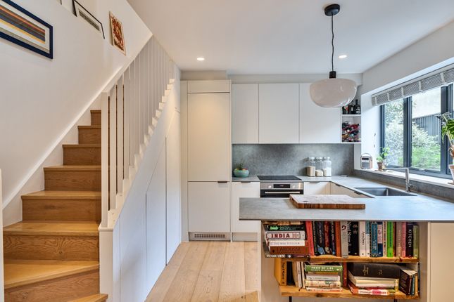 2, Lamington Mews, London photo 4
