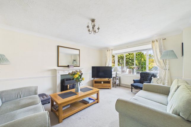 17, Saxon Drive, Bracknell photo 2
